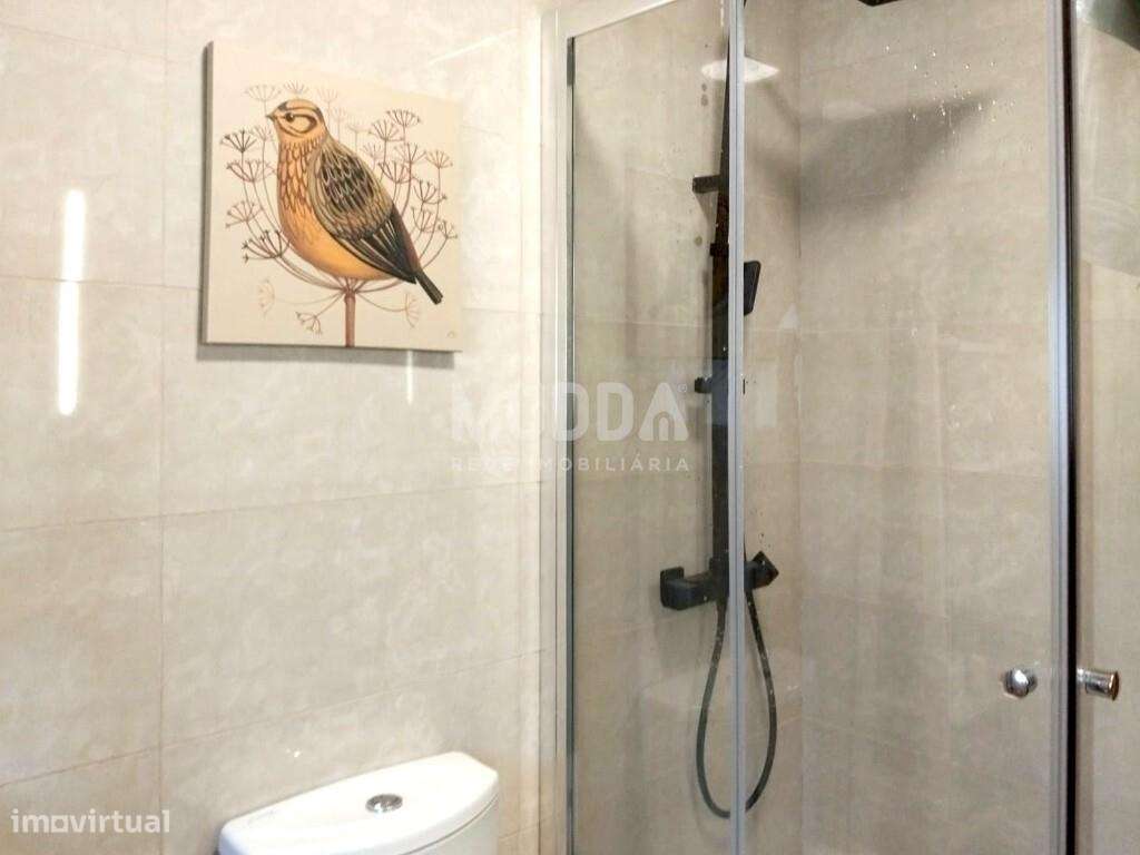 Moradia T3 Contemporânea com Suite, Painéis Solares, Garagem e Terraço-16