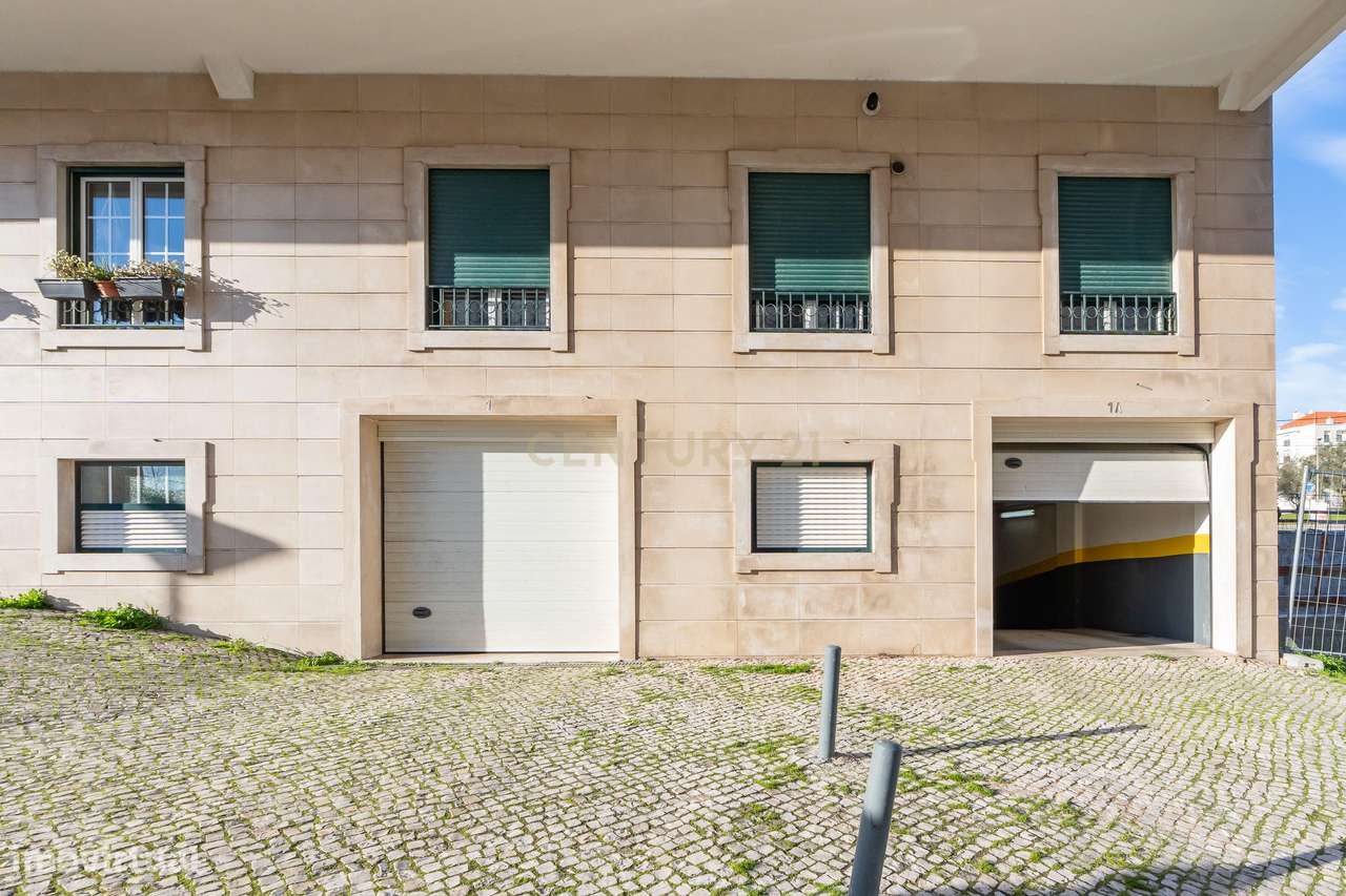 T2 na Urbanização do Neudel em excelente estado.-24