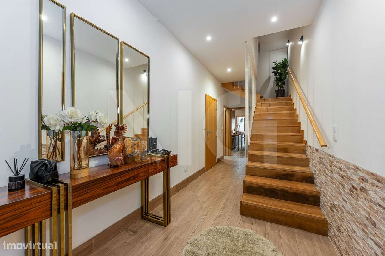 Moradia T3 com pátio, anexos e garagem em Paranhos - Porto - Grande imagem: 4/60