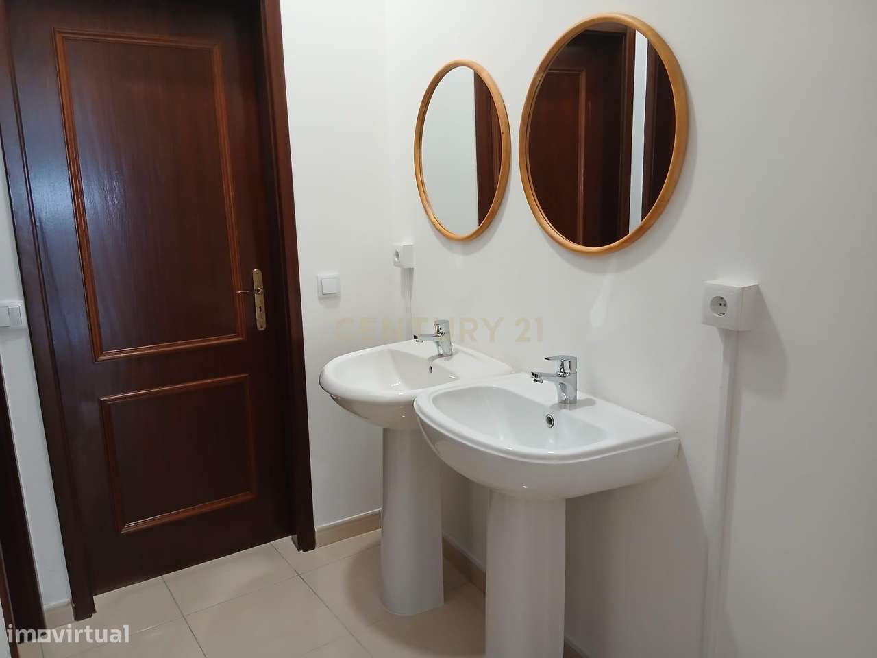 Escritório/ Apartamento T4 no centro da Marinha Grande-9
