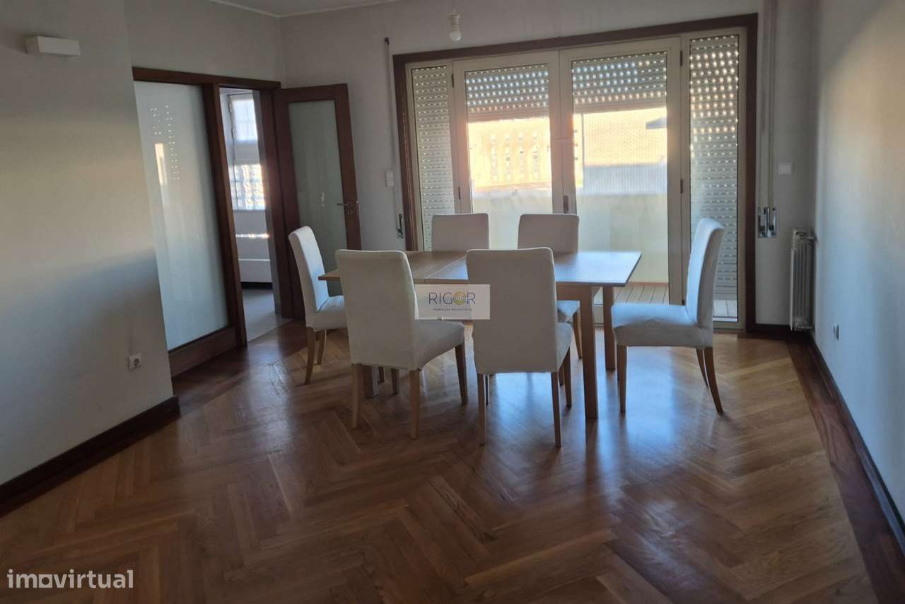 Apartamento t2 com varanda ao Hospital São João e faculdades - Grande imagem: 2/16