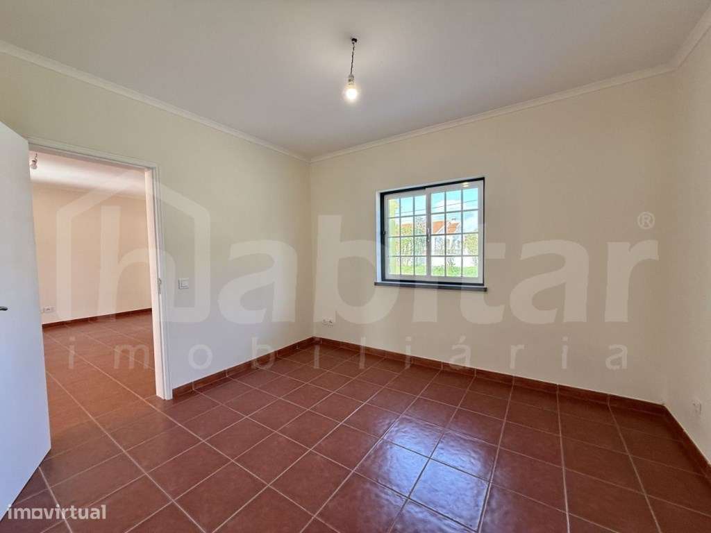 Moradia com Garagem, Piscina e Jardim - Excelente Oportunidade!-8