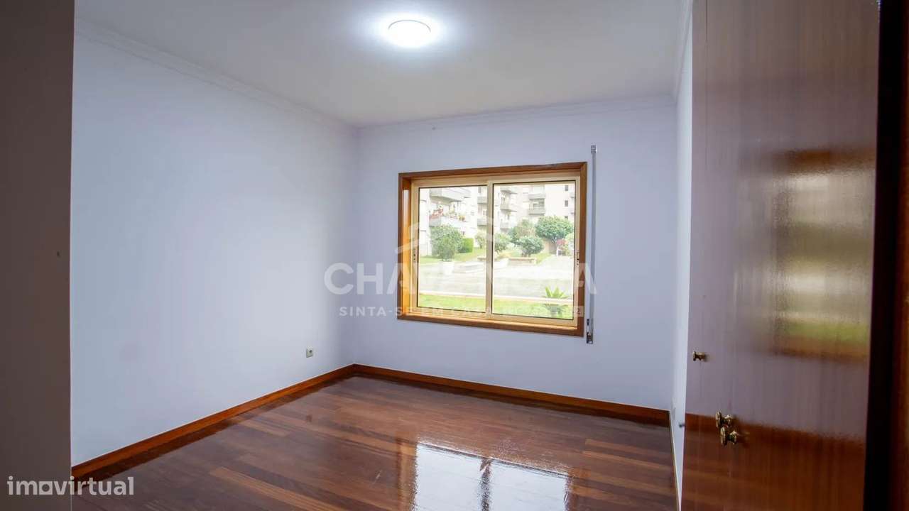 T2 2 FRENTES TOTALMENTE RENOVADO COM LUGAR DE GARAGEM - CANIDELO-16