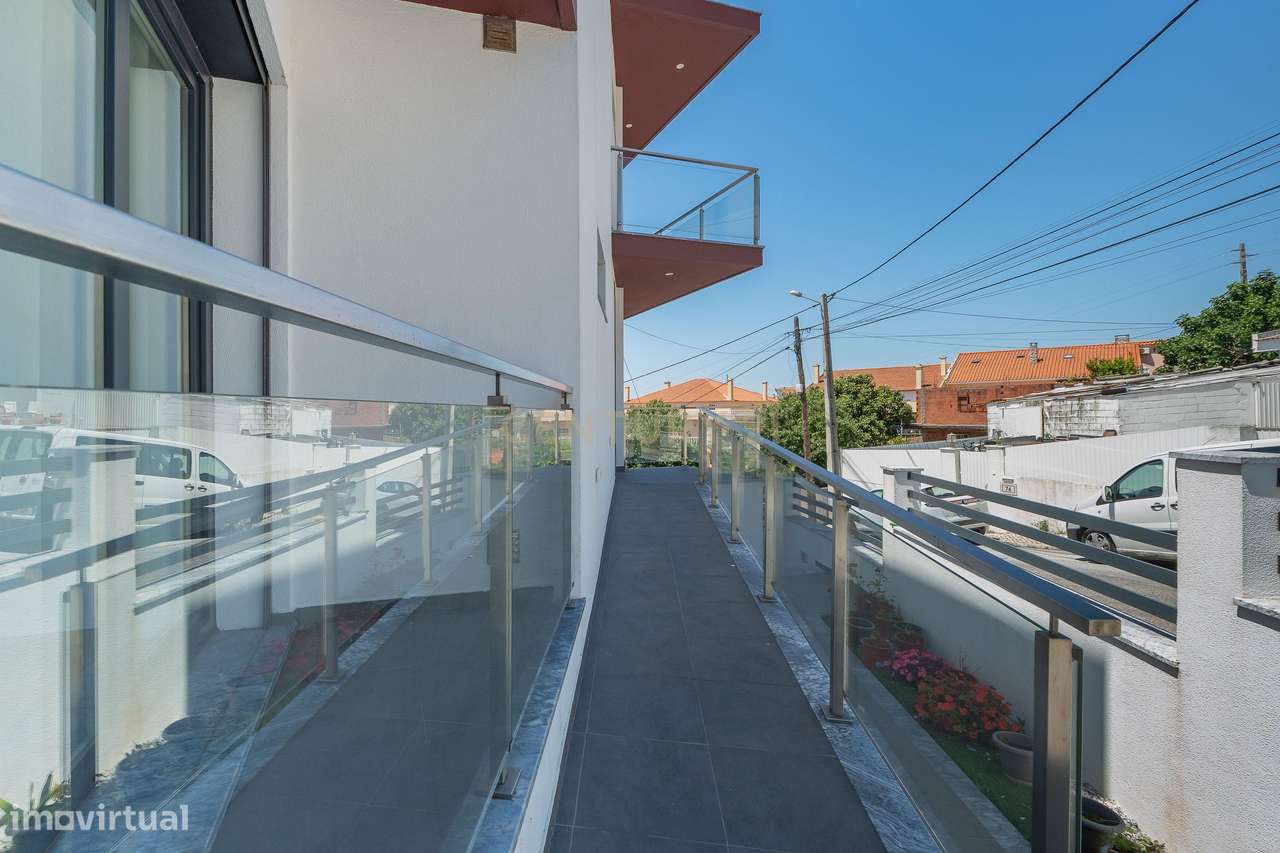 Moradia T5 em Famões-38