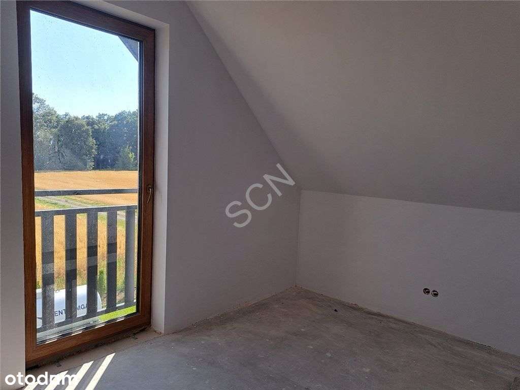 Wolnostojący dom w spokojnej okolicy.-8