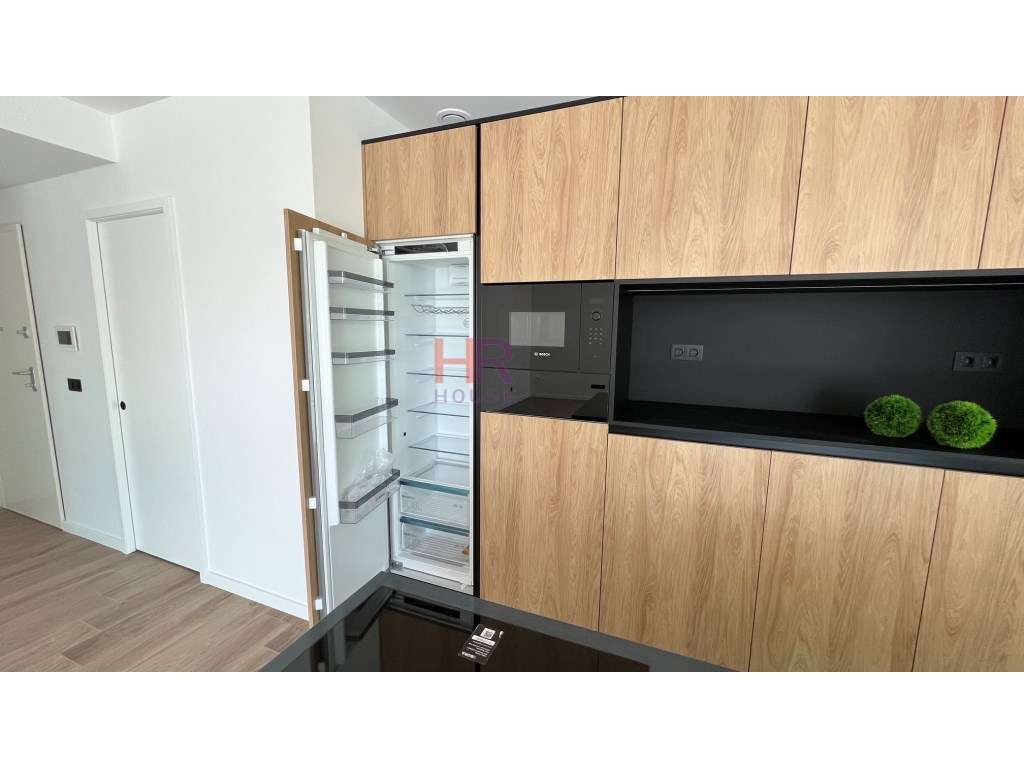 Vende-se Fantástico T2 com terraço privativo-11