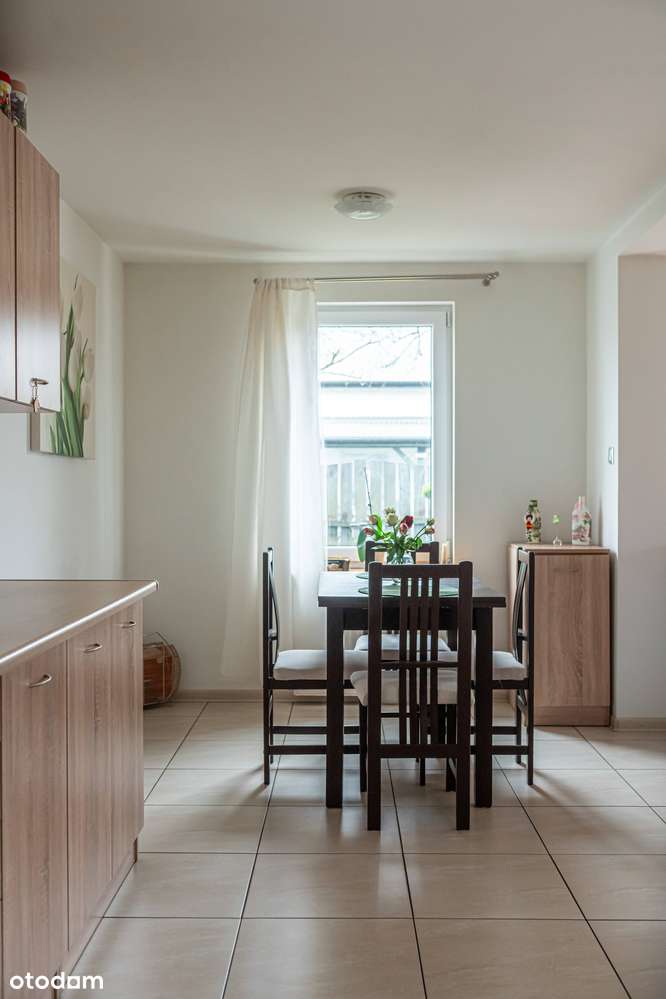 mały biały kameralny domek-7