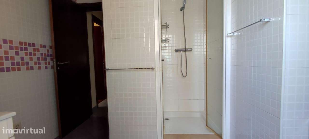 Apartamento T2 com Vista Panorâmica em Valença-14