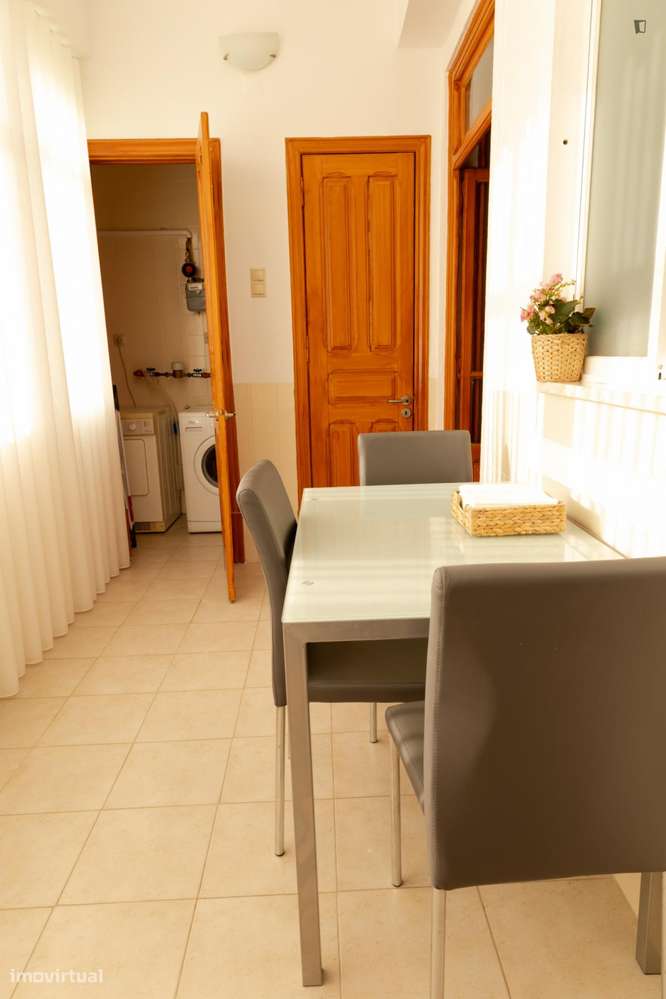 Quarto - localizado em Marquês de Pombal Lisbon - Grande imagem: 3/8