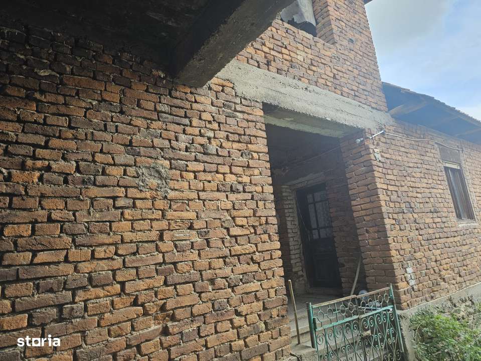 Casa de vacanta in rosu + 6400 mp teren - Imagine principală: 3/5