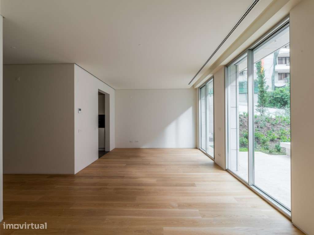 Apartamento T2 com lugar de garagem e arrecadação nas Amoreiras - Grande imagem: 5/26