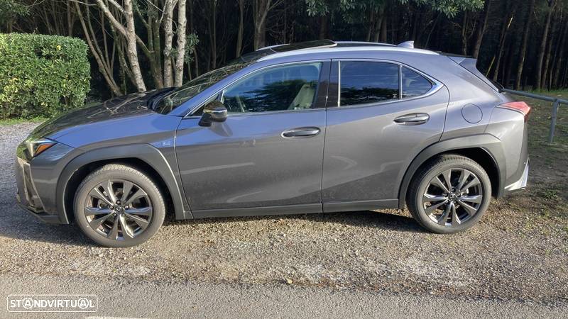 Lexus UX 250h Sport - 3