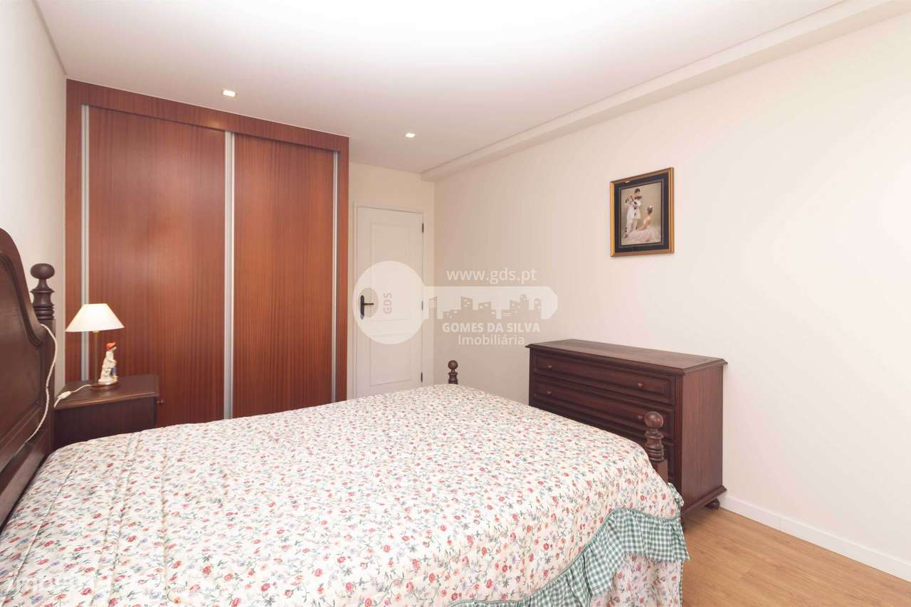 Apartamento T3 c/ lugar de garagem - Edifício do Galo-21