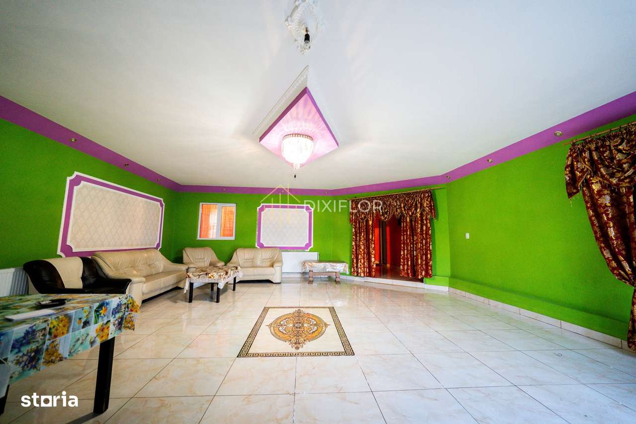Casă în centrul localității Trei Sate - Imagine principală: 2/8