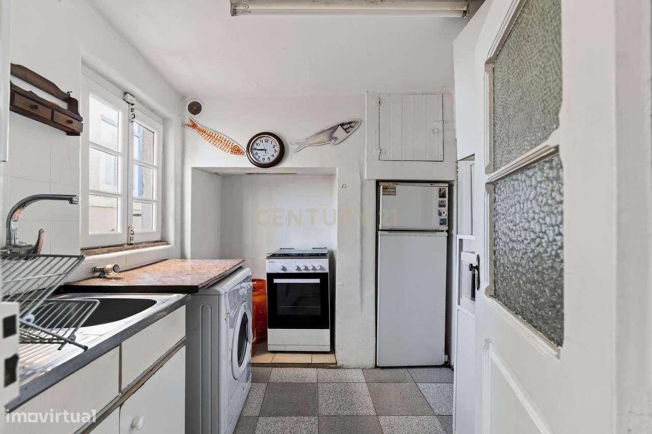 Prédio em Alfama a cerca de 100 metros do Largo das Portas do Sol - Grande imagem: 5/43