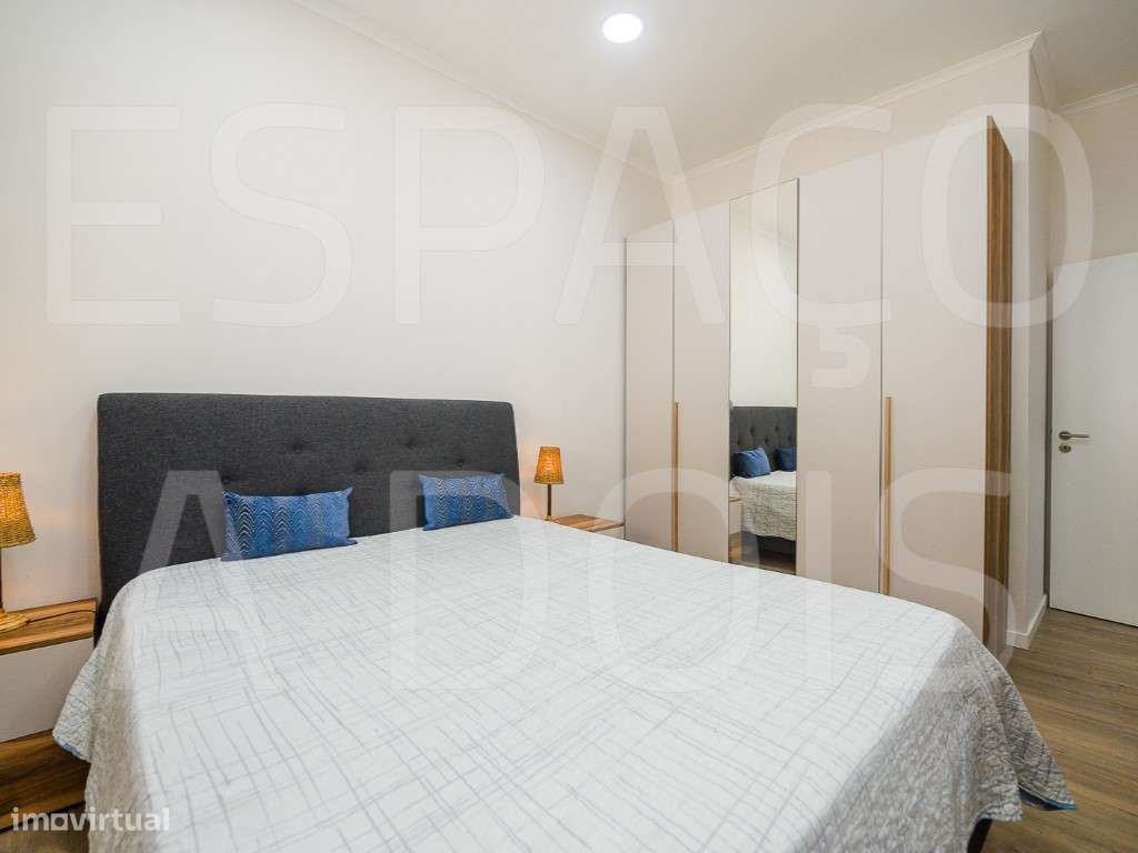 Amadora Centro | T3 Remodelado com 2 Suites e um Fantástico Logrado...-40