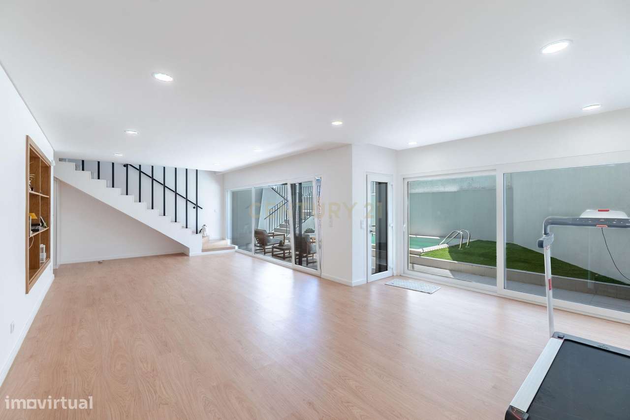 Moradia T3 + 2 com Piscina - Foros de Amora-27