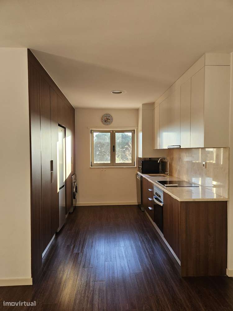 Apartamento T3 semi-novo perto da escolas Agrária e de Saúde - Grande imagem: 2/31