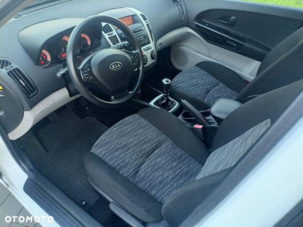 Kia Ceed Cee'd 1.4 L - 5