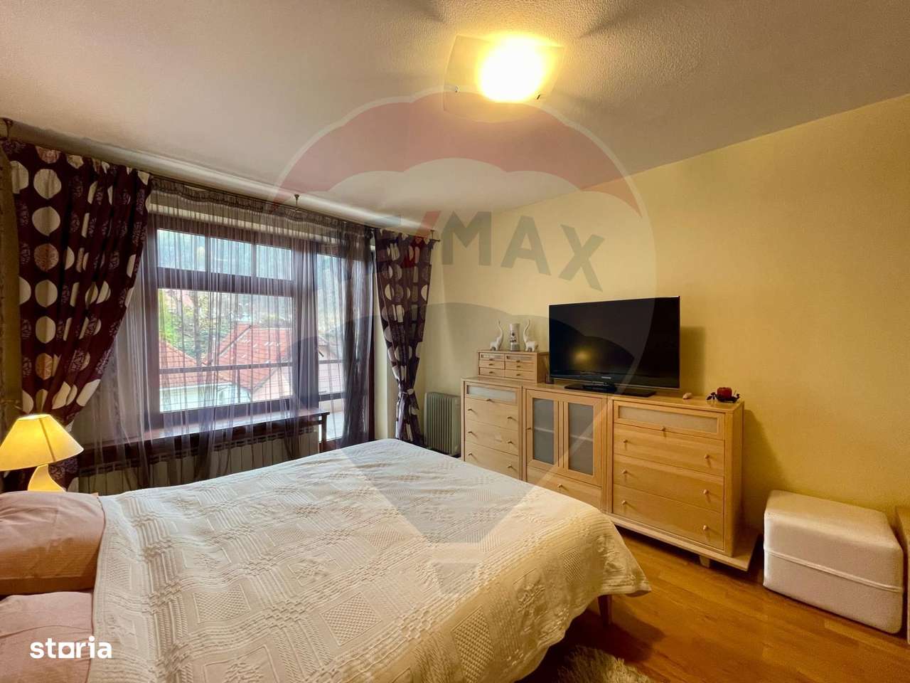 Apartament cu 3 camere de vânzare în zona Schei-12