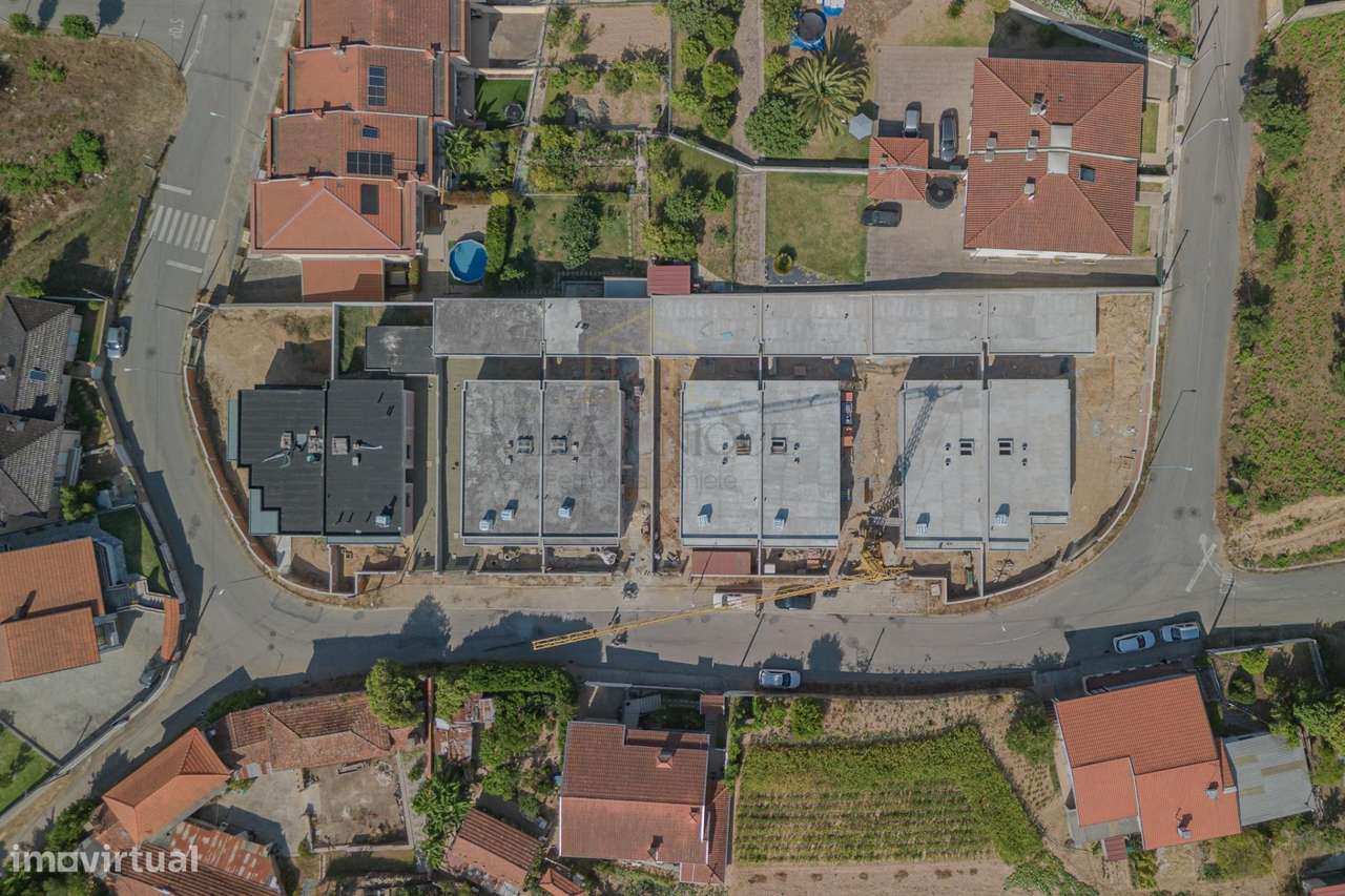 Moradia T3 Nova em Travanca Santa Maria da Feira-22