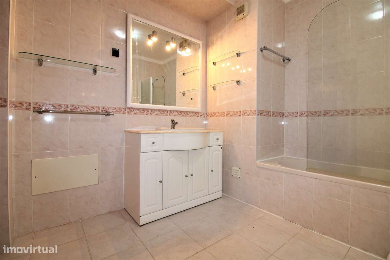 Apartamento T3 com Garagem, Granja do Ulmeiro-9