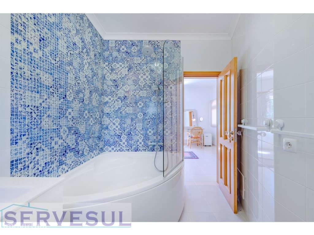 Moradia Deslumbrante de 2 andares com 274 m², composta por 4 quarto...-37