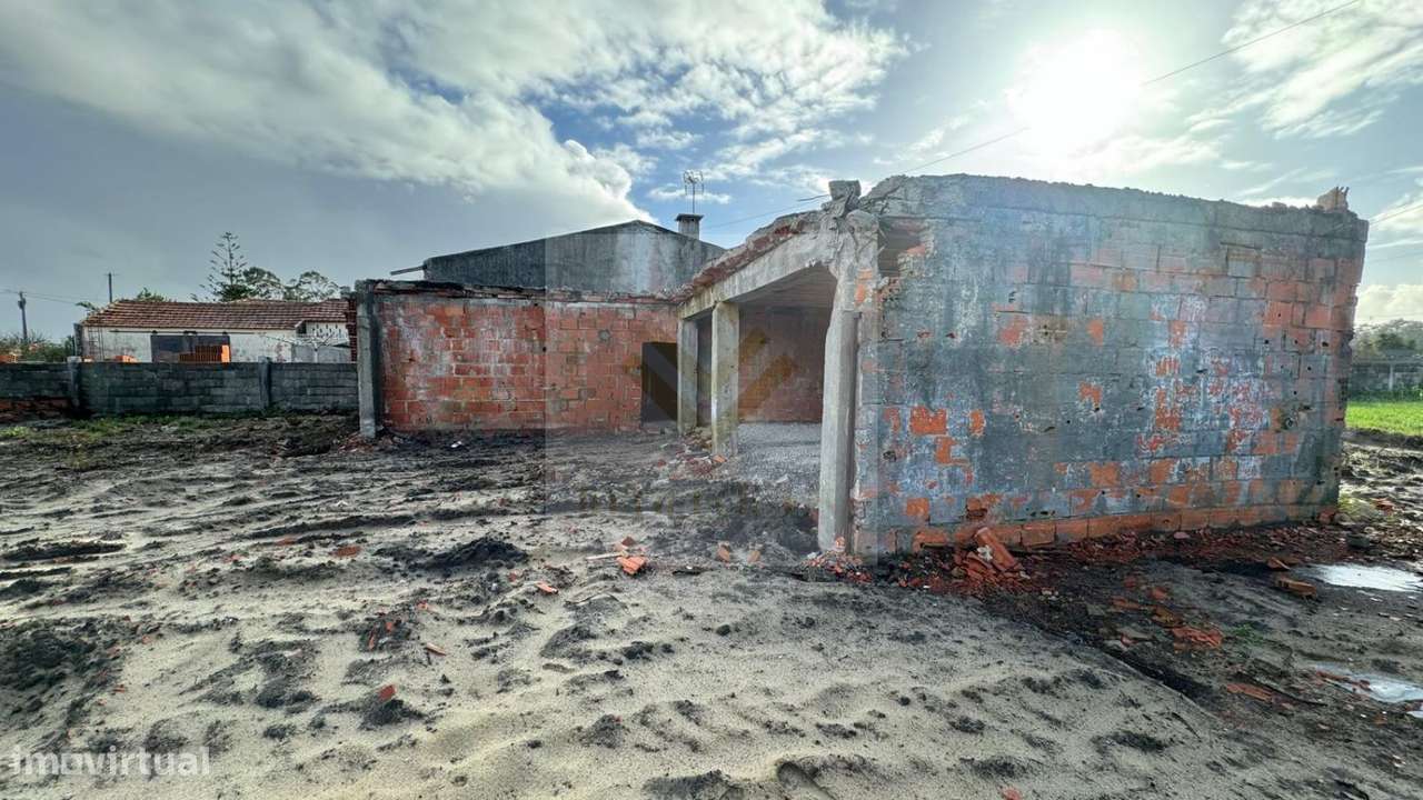 Moradia Geminada T3 em Bruto com Vista para a Ria-15