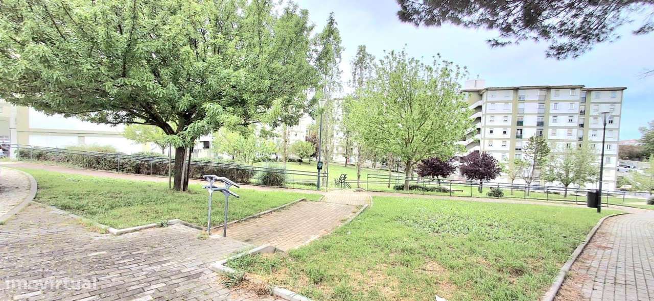 Apartamento T3 na Rua Tomás Alcaide-15