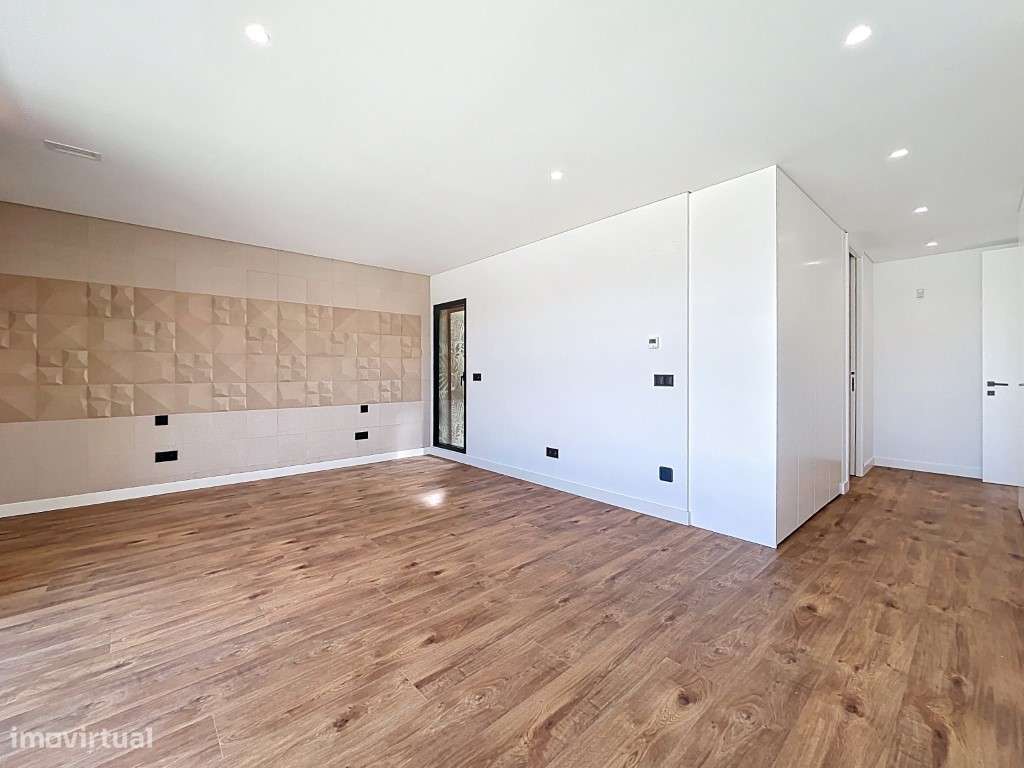 Moradia T5 na Aroeira - Charneca da Caparica.-20