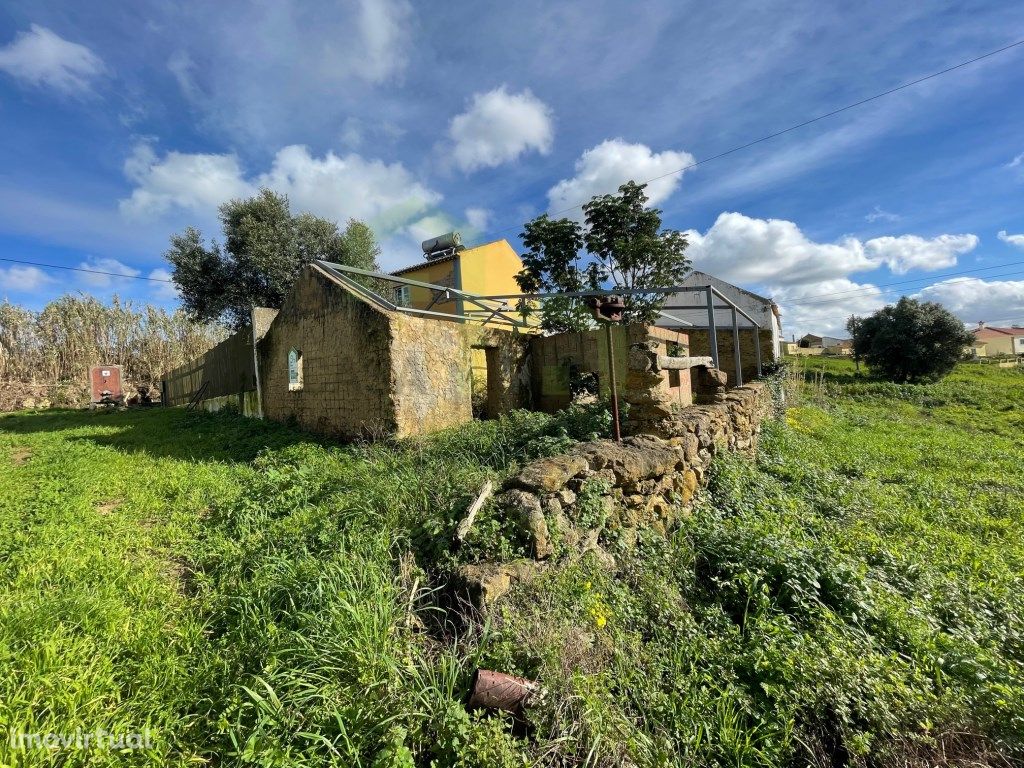 Terreno com ruína - Ericeira 10 km, A Casa das Casas