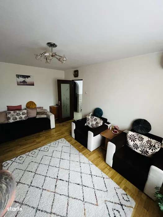 Apartament 3 camere cu centrala proprie