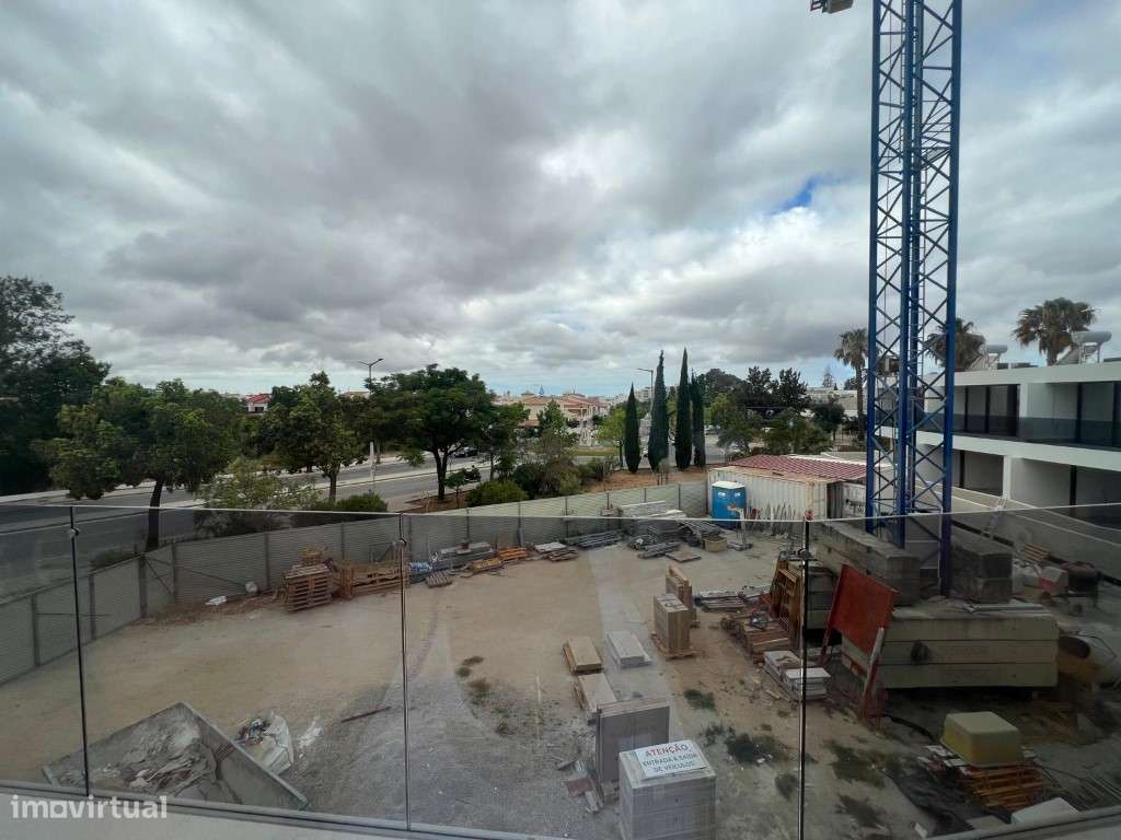 Moradia Nova T3 em Loulé

Descubra esta magnífica moradia T3 de a...-24