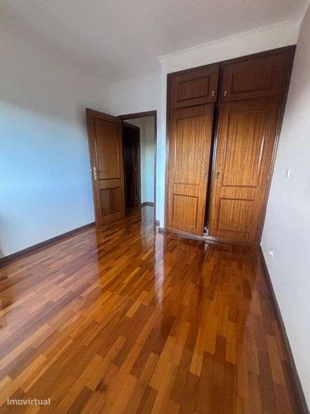 T2 em Ermesinde em ótimo estado - Grande imagem: 4/12