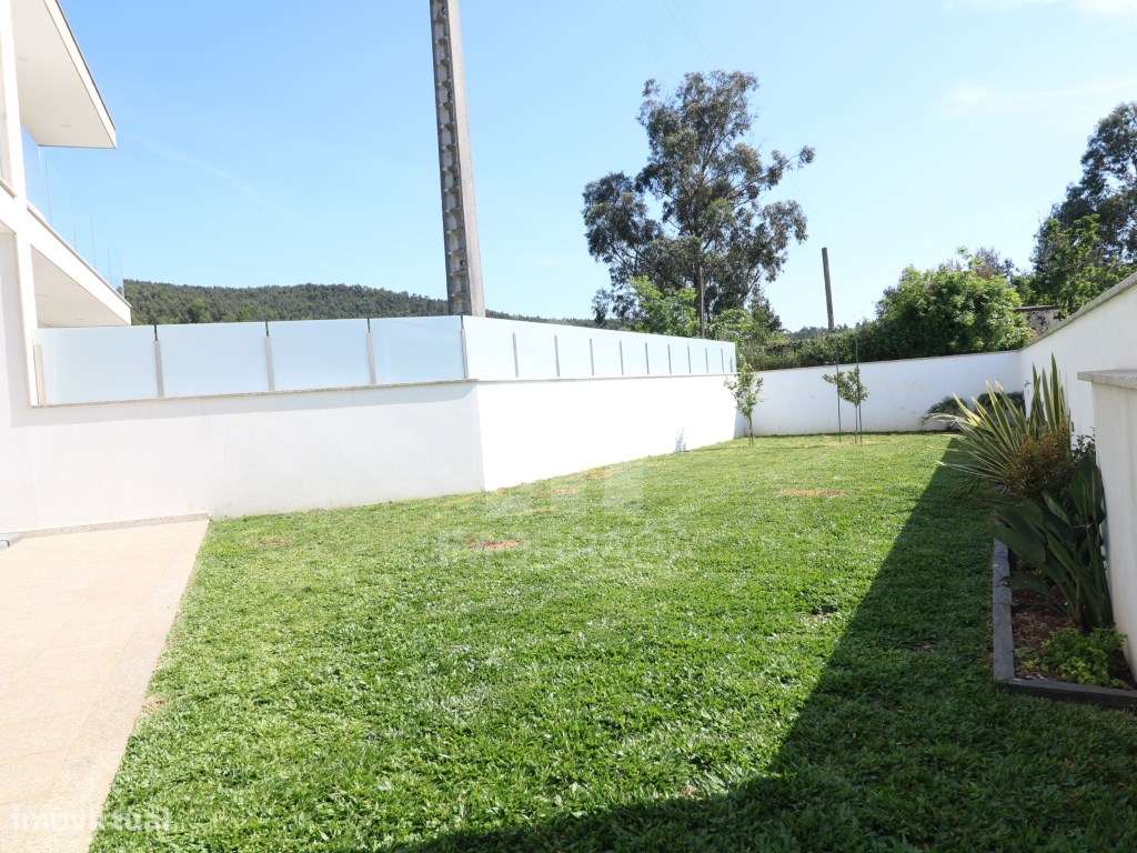 Venda Moradia Geminada T3, em Esporões, Braga-38