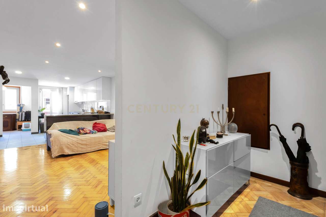 Apartamento T3 Remodelado - Prédio Senhorial com Elevador - Grande imagem: 2/19