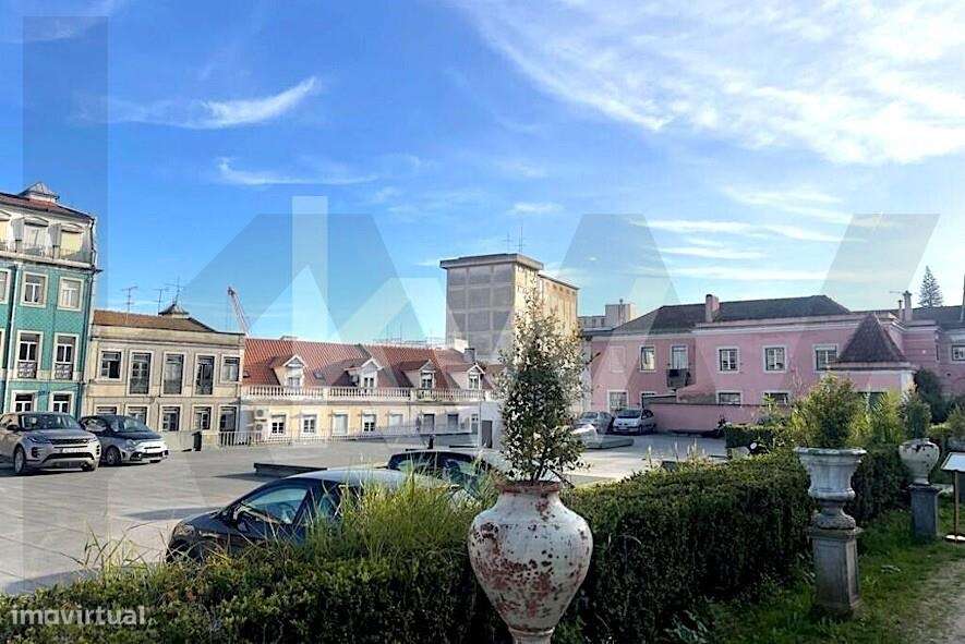 Excelente Loft no Beato - Único, para obras, com elevado potencial-17