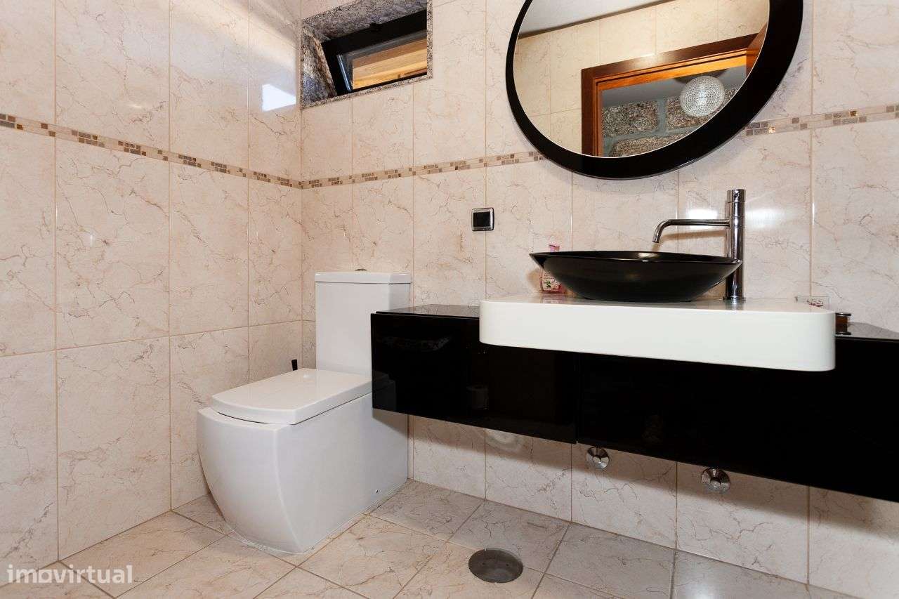 Moradia com Piscina e Campo de Ténis-30