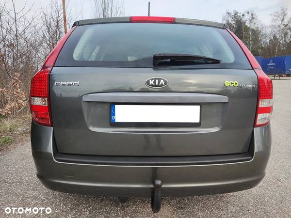 Kia Ceed - 13