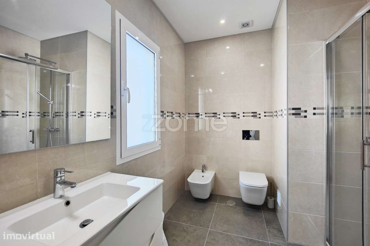 Apartamento T5 Novo em Sacavém-28