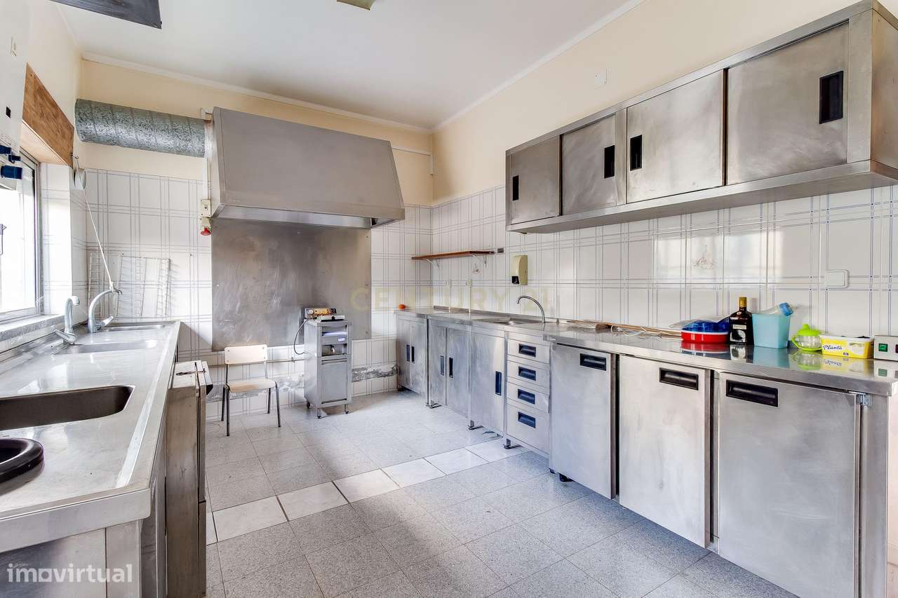 Imóvel para Infantário no Entroncamento – Espaço Amplo com Potencial d-10