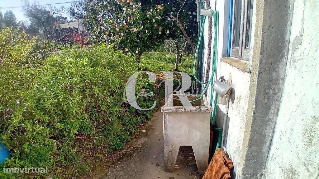 Moradia em pedra em Figueiró dos Vinhos com terreno e poço de água-33