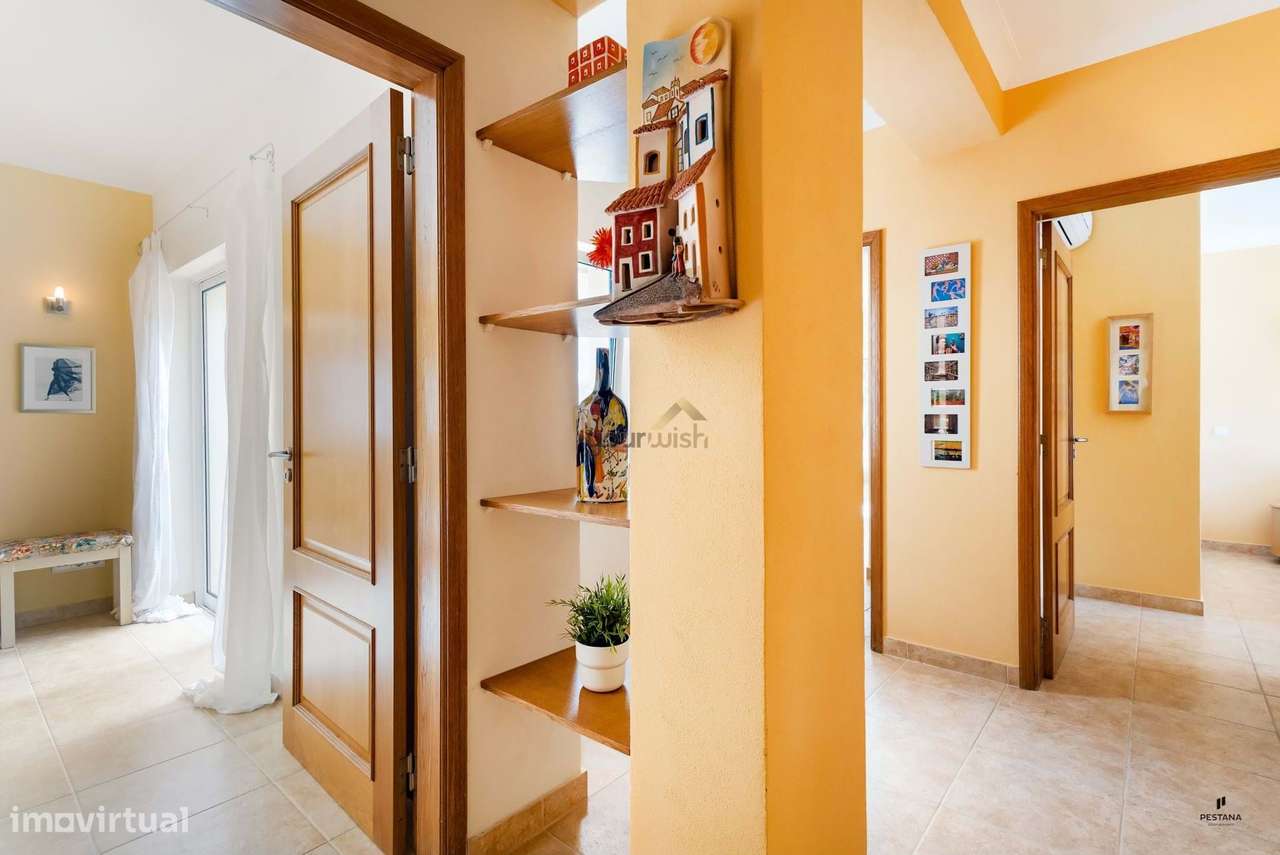 Moradia T4 com piscina, único piso,  com acesso direto ao exclusivo Ca-11