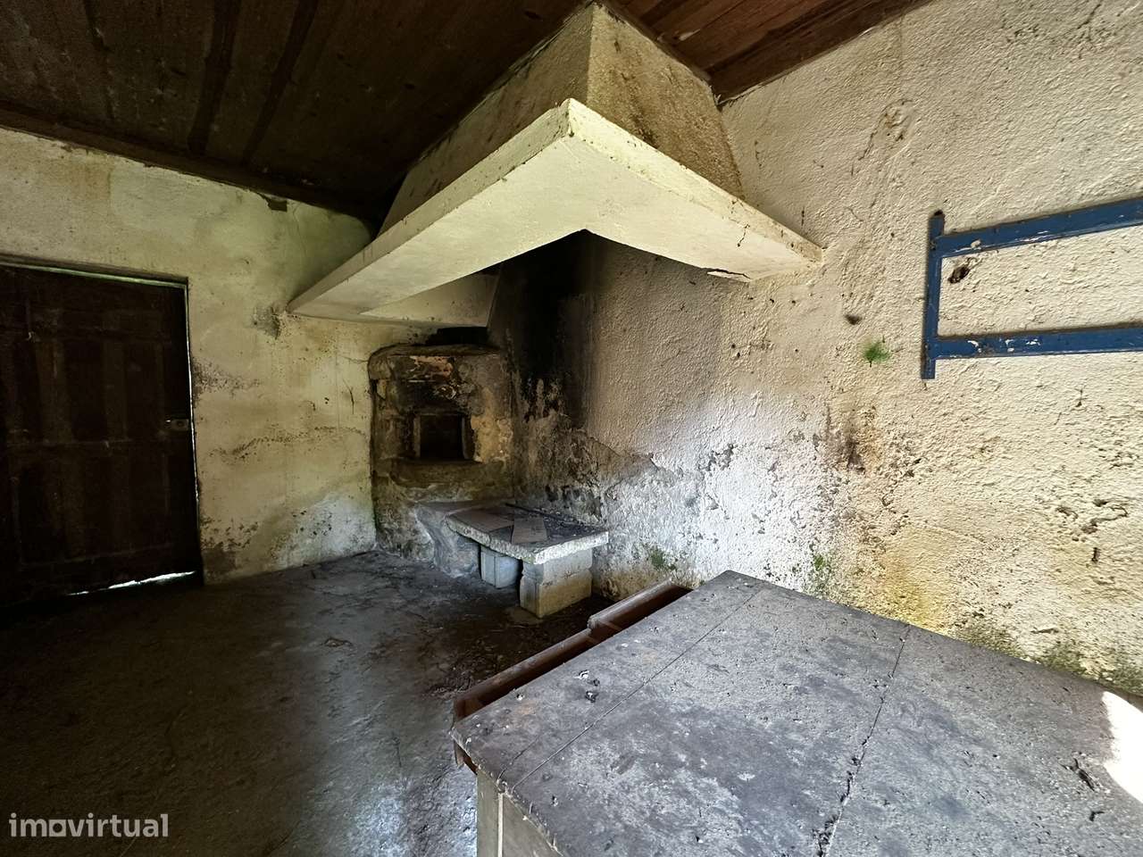 Moradia para restauro em São Julião, Valença.-15