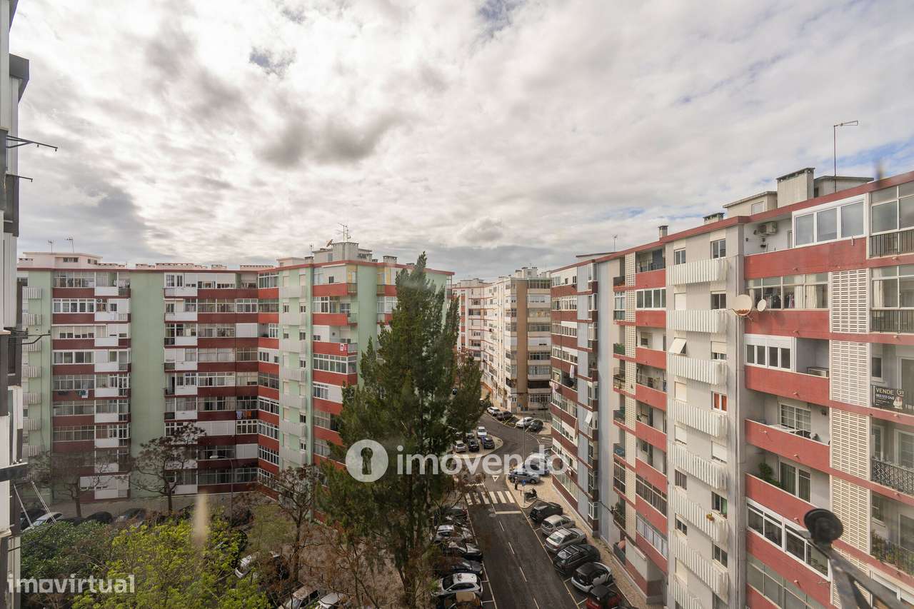 Apartamento T1 para renovação, junto da Praia de Paço de Arcos-15