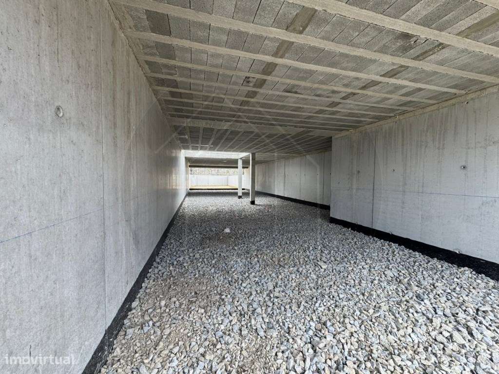 Moradia T3 Térrea de Arquitetura Contemporânea com Jardim Privativo...-12