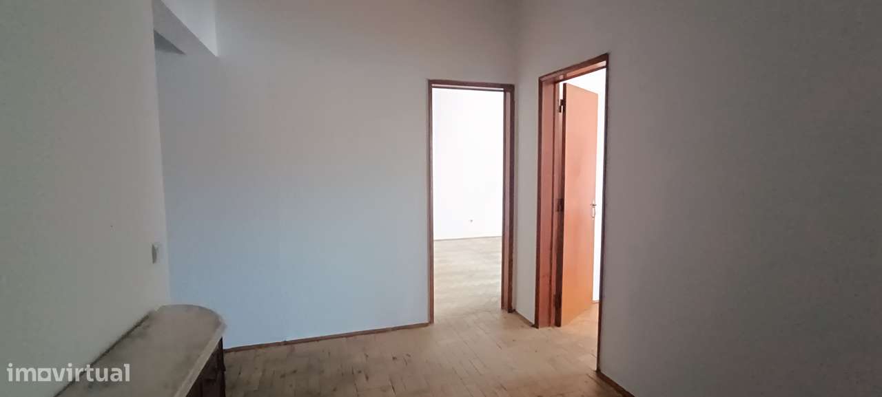 Moradia V5 com logradouro e 10 boxes para cavalos-20