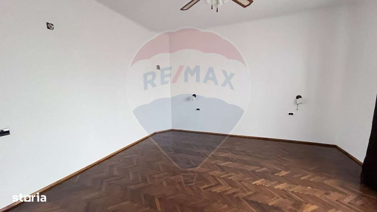 Casă / Vilă cu 3 camere de vânzare strada Juhasz Gyula-3