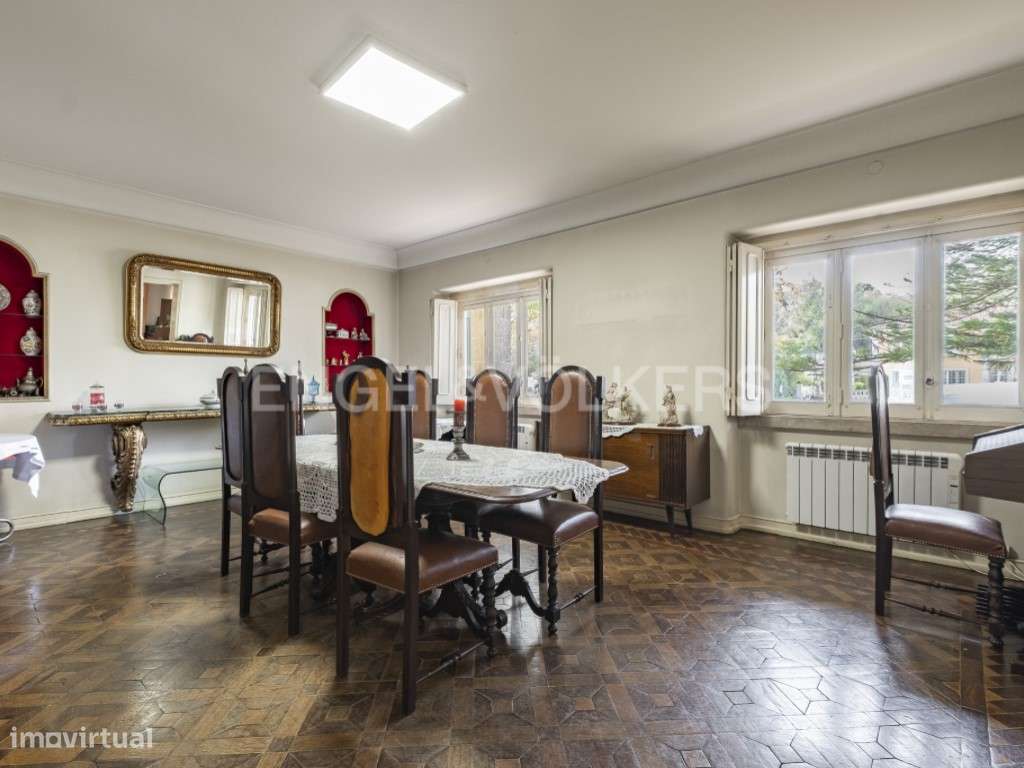 Moradia Isolada com Terreno de 1.300 m² em Alvalade-3