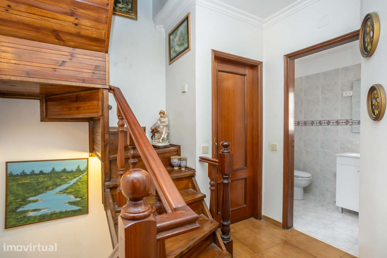 Moradia Geminada com Jardim, Cave e Garagem.-28